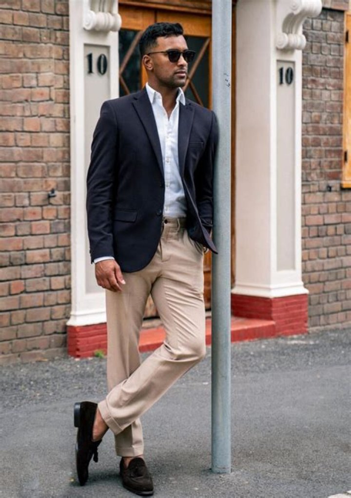 Dapper Style: Pairing Light Trousers With A Dark Shirt