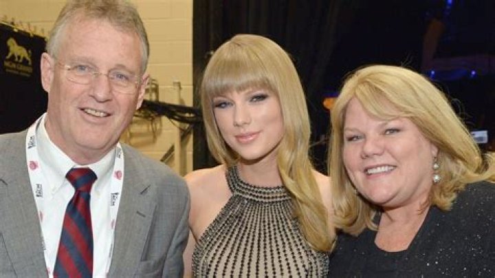 Did Taylor Swift's Parents Remarry? | Relationship Timeline