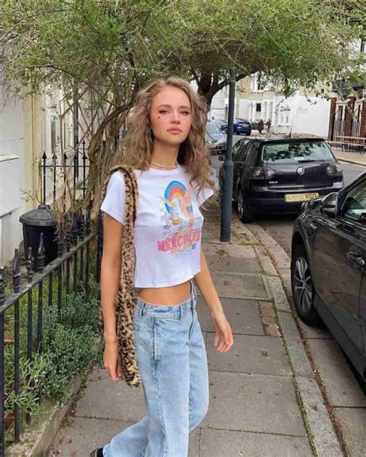 Discover The Nationality Of Julia Gisella