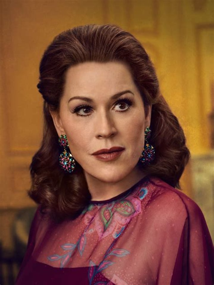 Meet Molly Ringwald's Less-Famous Sister | Hollywood's Sibling Revelations