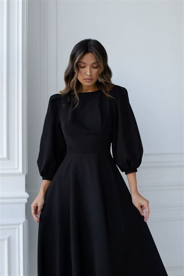Stunning Backless Puff Sleeve Dress: Enhance Your Wardrobe With Elegance
