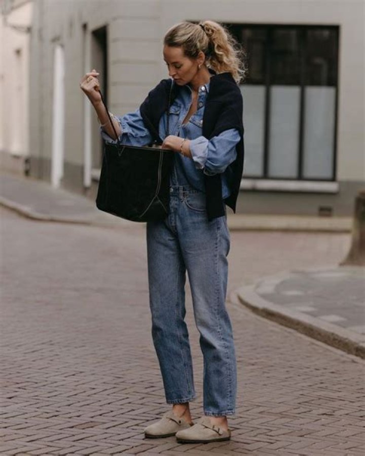The Essential Guide To Styling Skinny Jeans With Clogs
