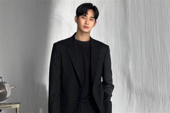 Unveiling The Star: Kim Soo Hyun Height Ft - The Measurements Of A Phenomenal Actor