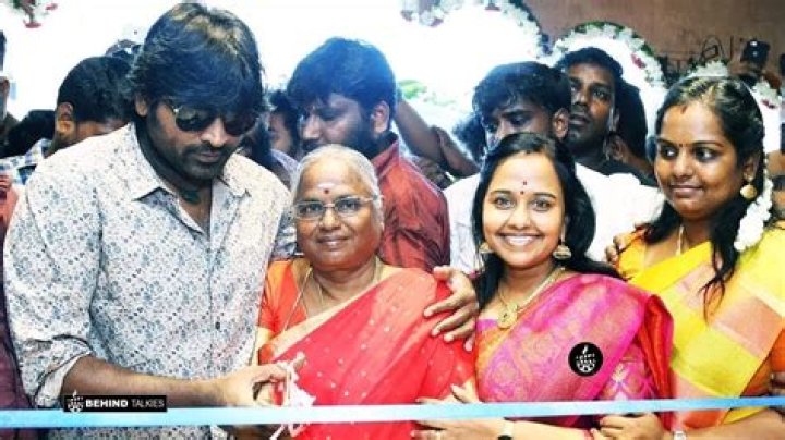 Vijay Sethupathi: Uncovering His Age And Family Details