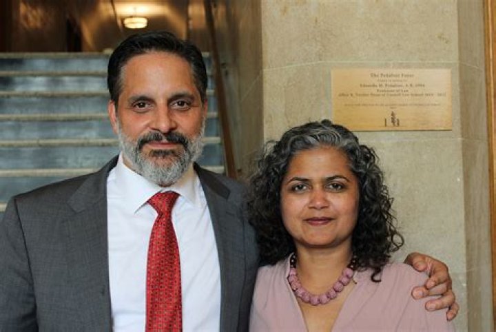 Who Is Eduardo Santamarina's Wife?