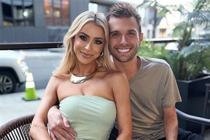 Who Is Jodi Comer Dating Right Now? The Latest Scoop On Her Love Life